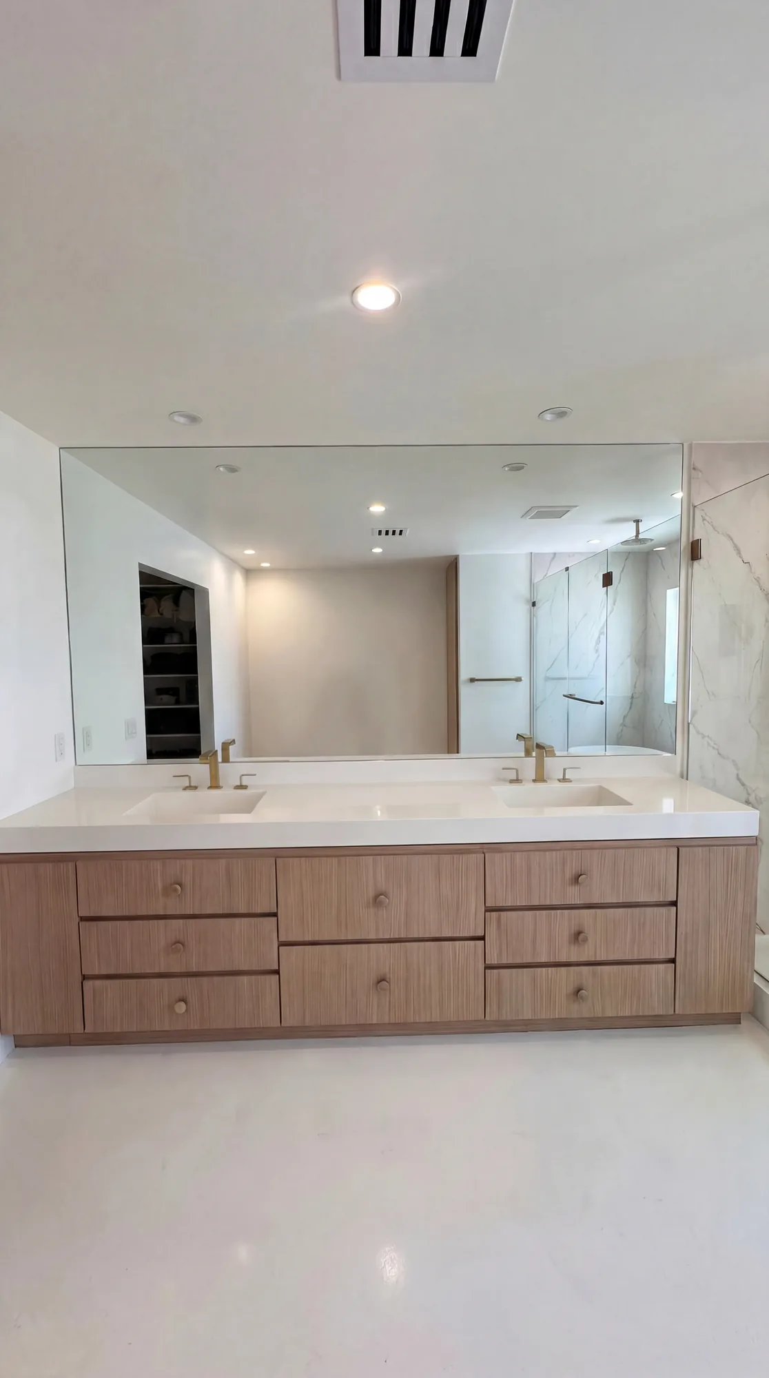 Contemporary Bathrooms — Ellada Mesveliani Interiors